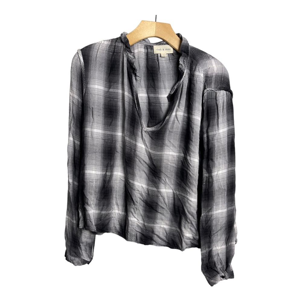 Cloth & Stone Gray Shimmer Plaid Long Sleeve Ruffle Neck V-Neck Blouse Size M
